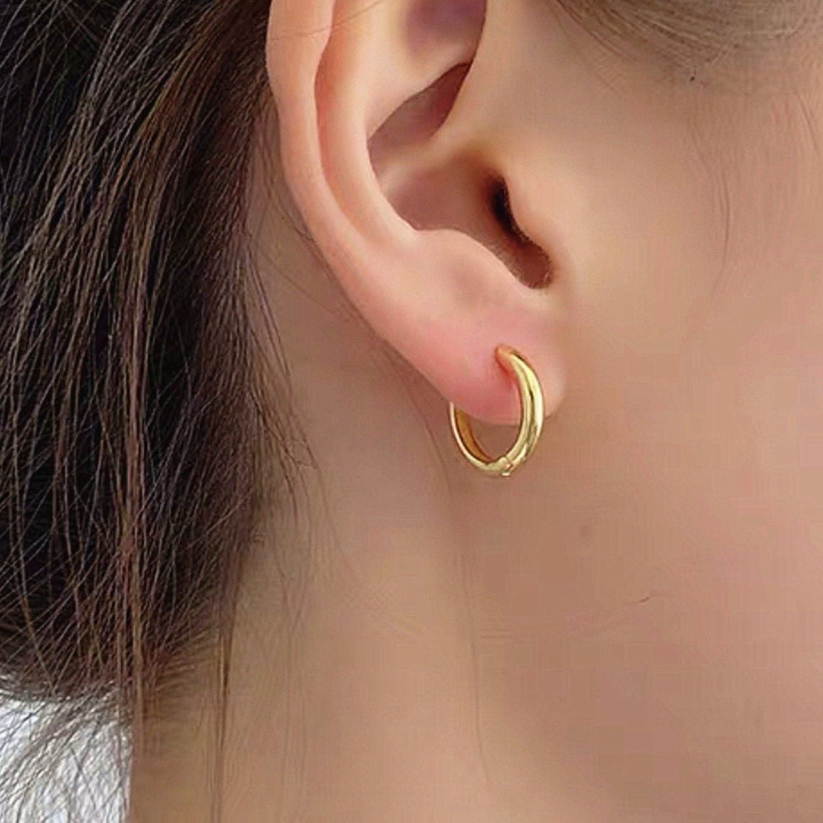 Dainty Small Gold Hoop Earrings - Dainty Tiny and Thin Gold Huggie Earrings - Charm Minimaliste Tragus hoops earrings - Gifts for her