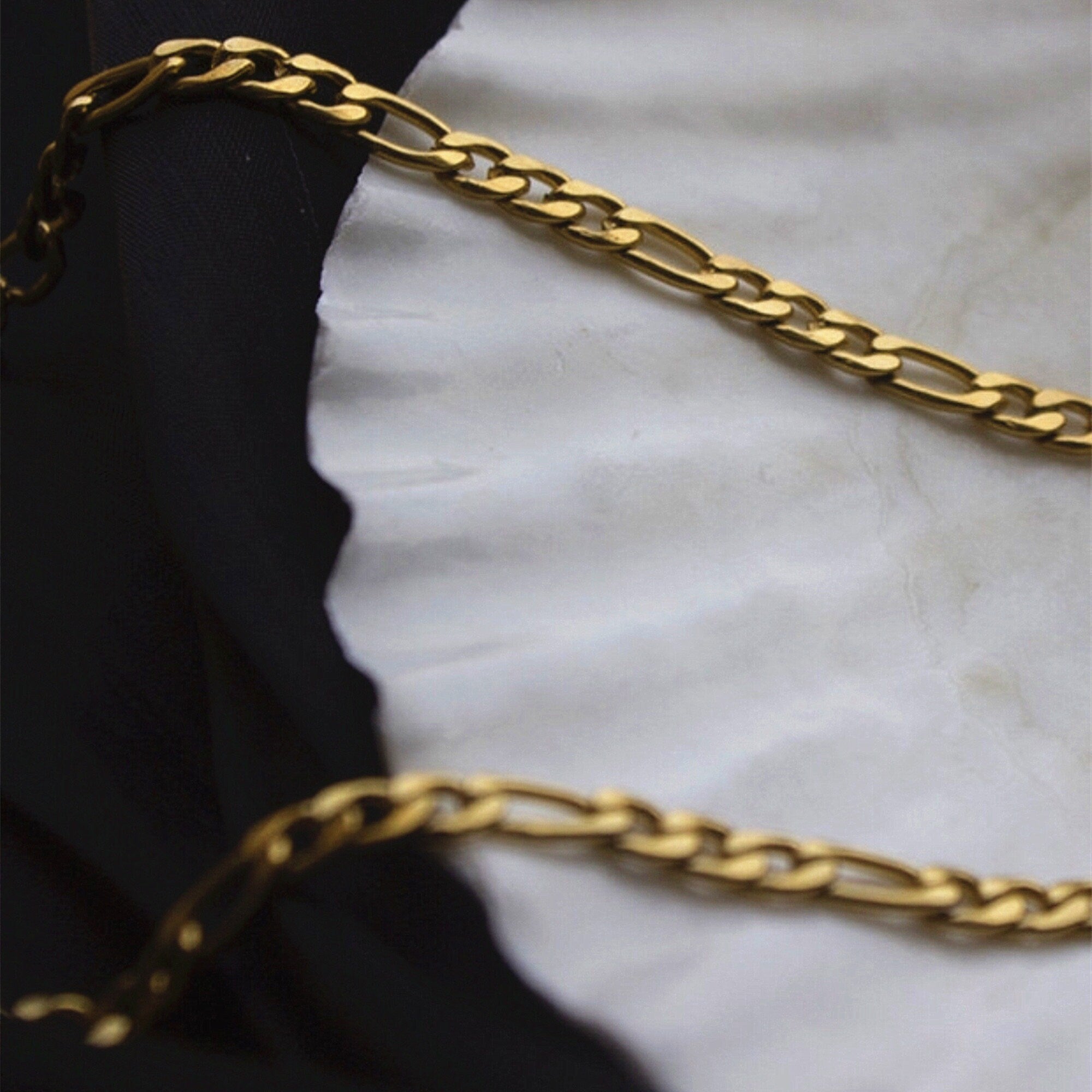 Collier Ras de Cou Chaîne Gourmette Figaro Plaqué Or style minimaliste, Collier chaîne délicate de superposition, Cadeau pour elle