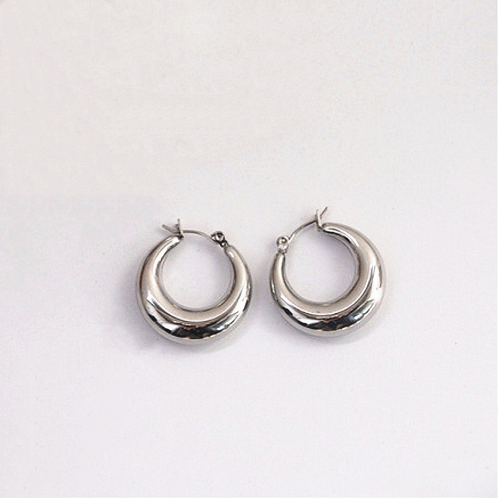 Boucles d’oreilles Créoles Plaqué Or style Minimaliste "Amelia"