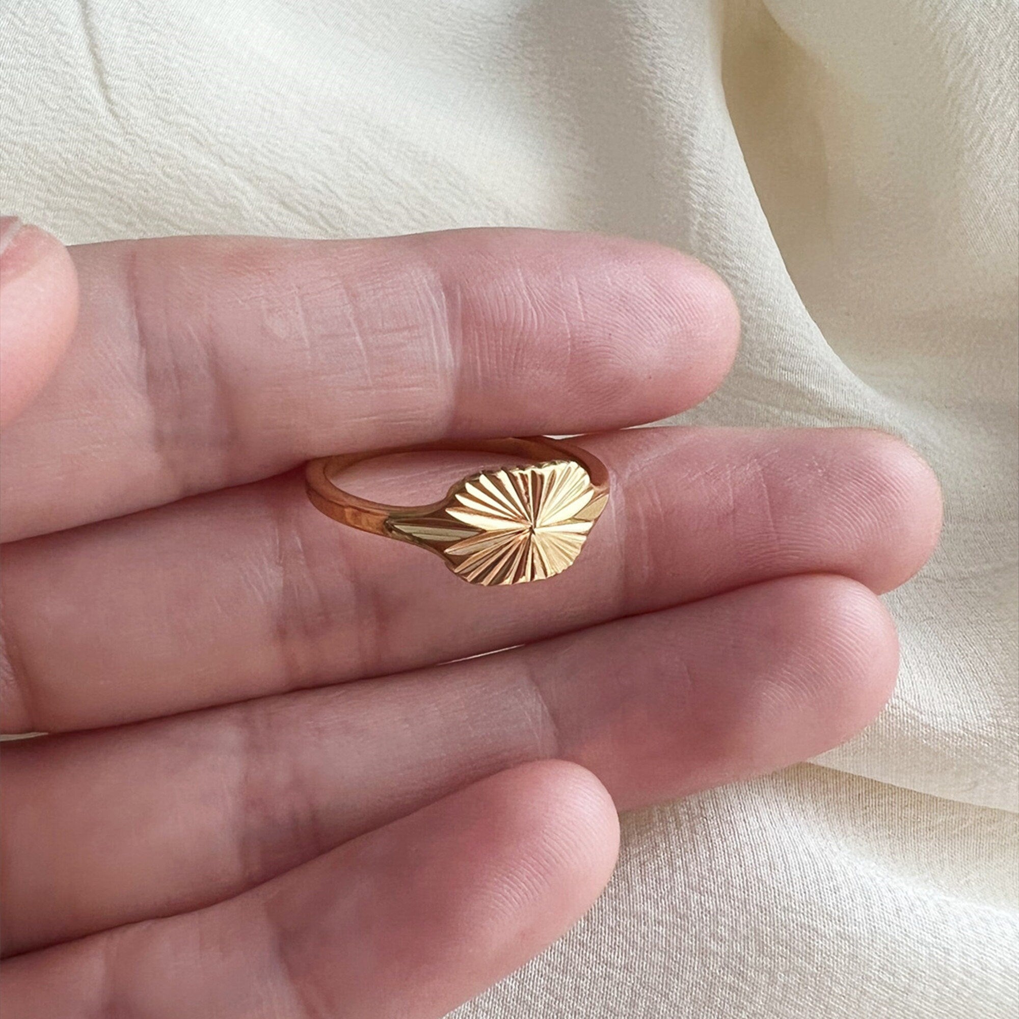 Dainty Gold Rectangle Sunshine Signet Ring with Boho Look