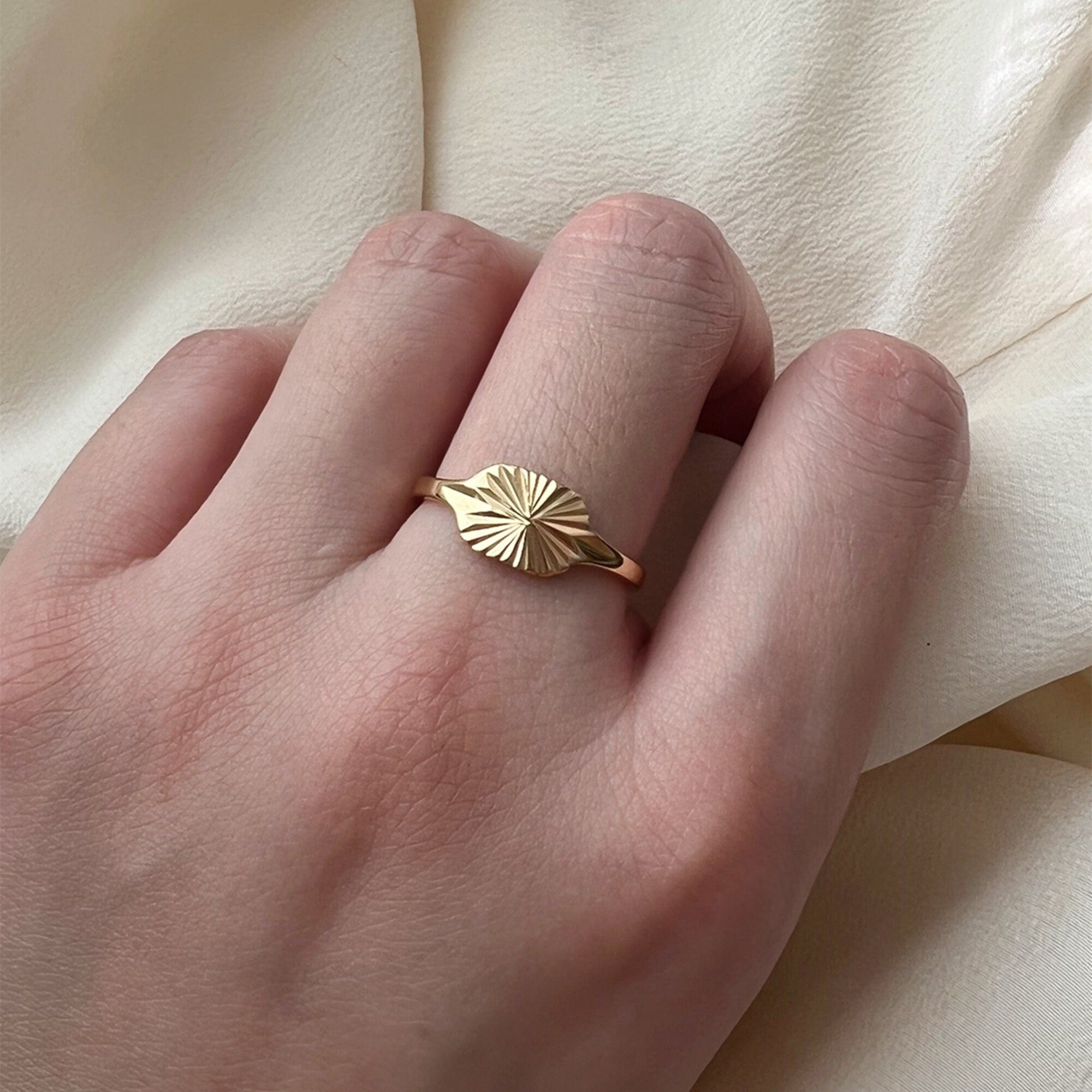 Dainty Gold Rectangle Sunshine Signet Ring with Boho Look