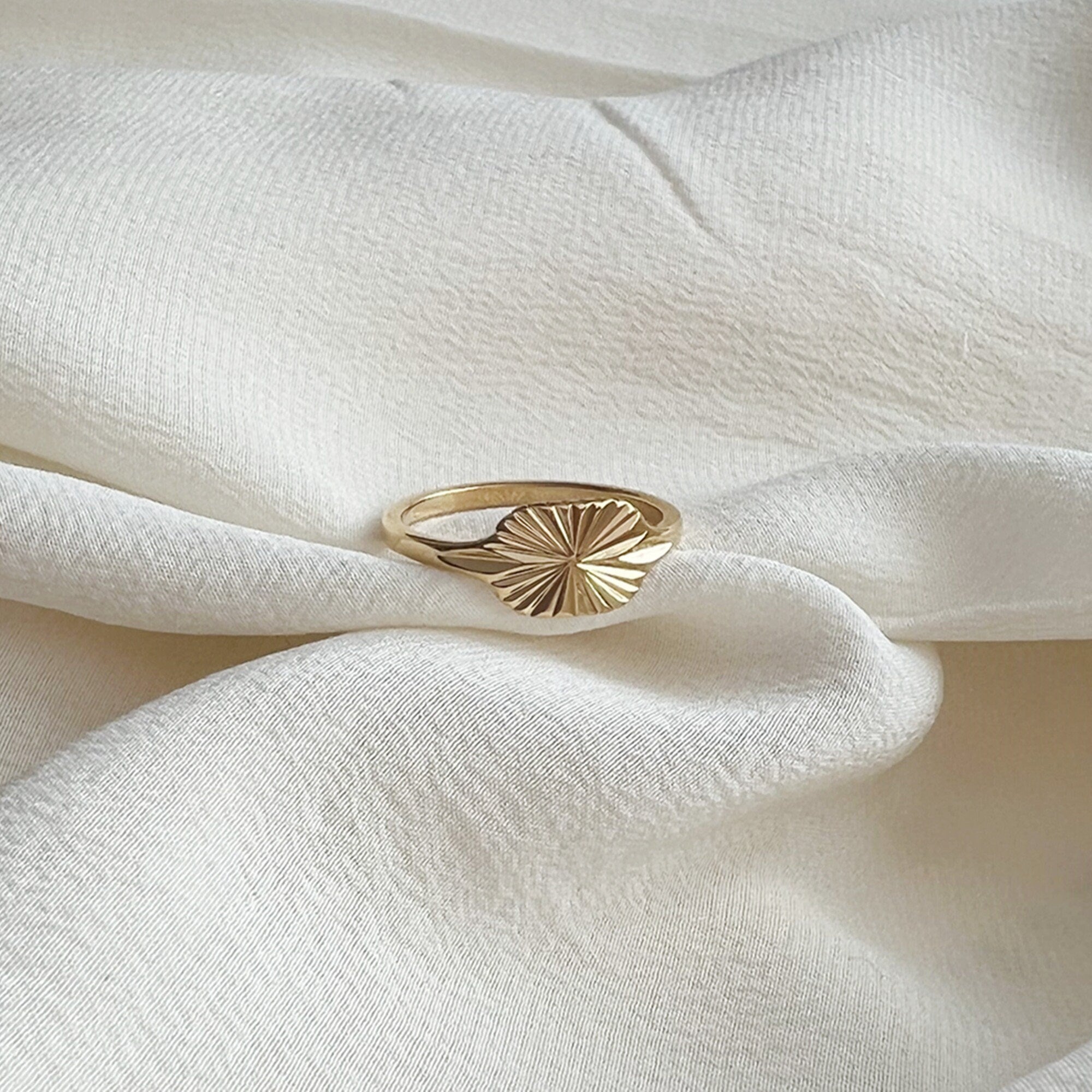 Dainty Gold Rectangle Sunshine Signet Ring with Boho Look