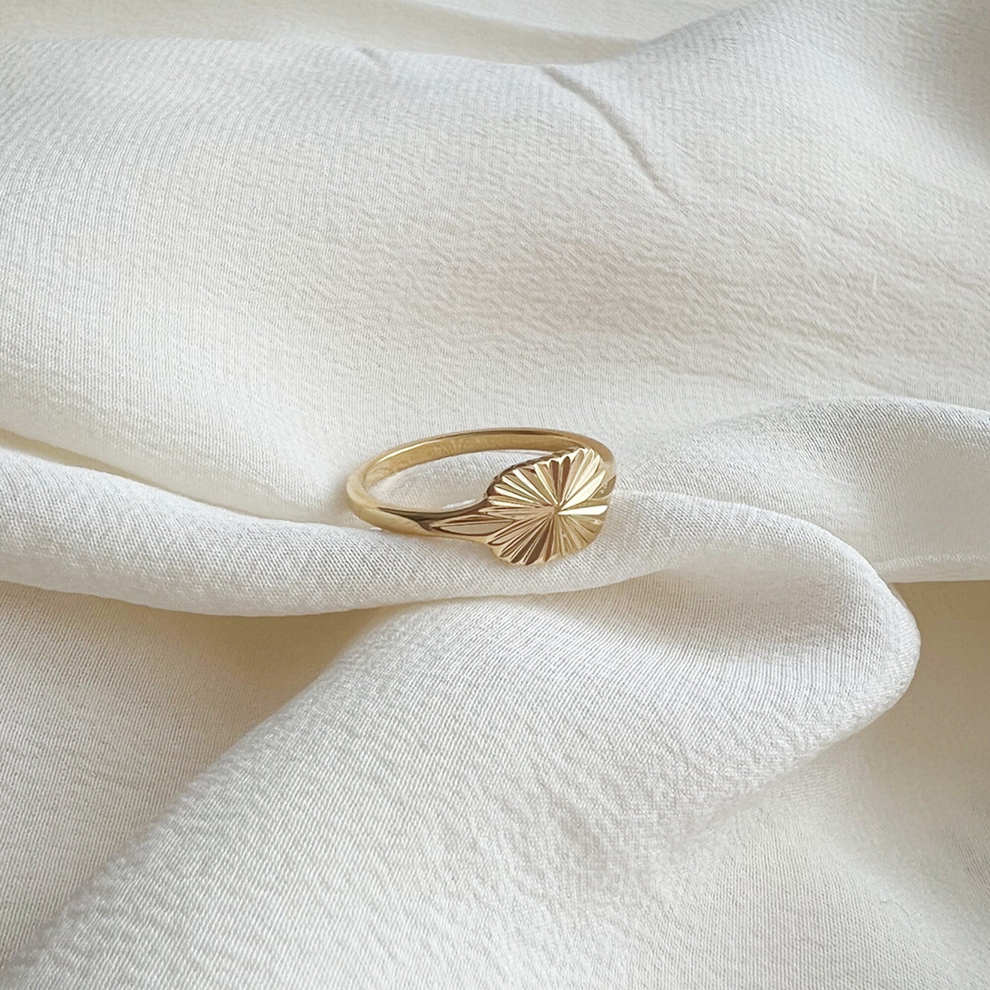 Dainty Gold Rectangle Sunshine Signet Ring with Boho Look