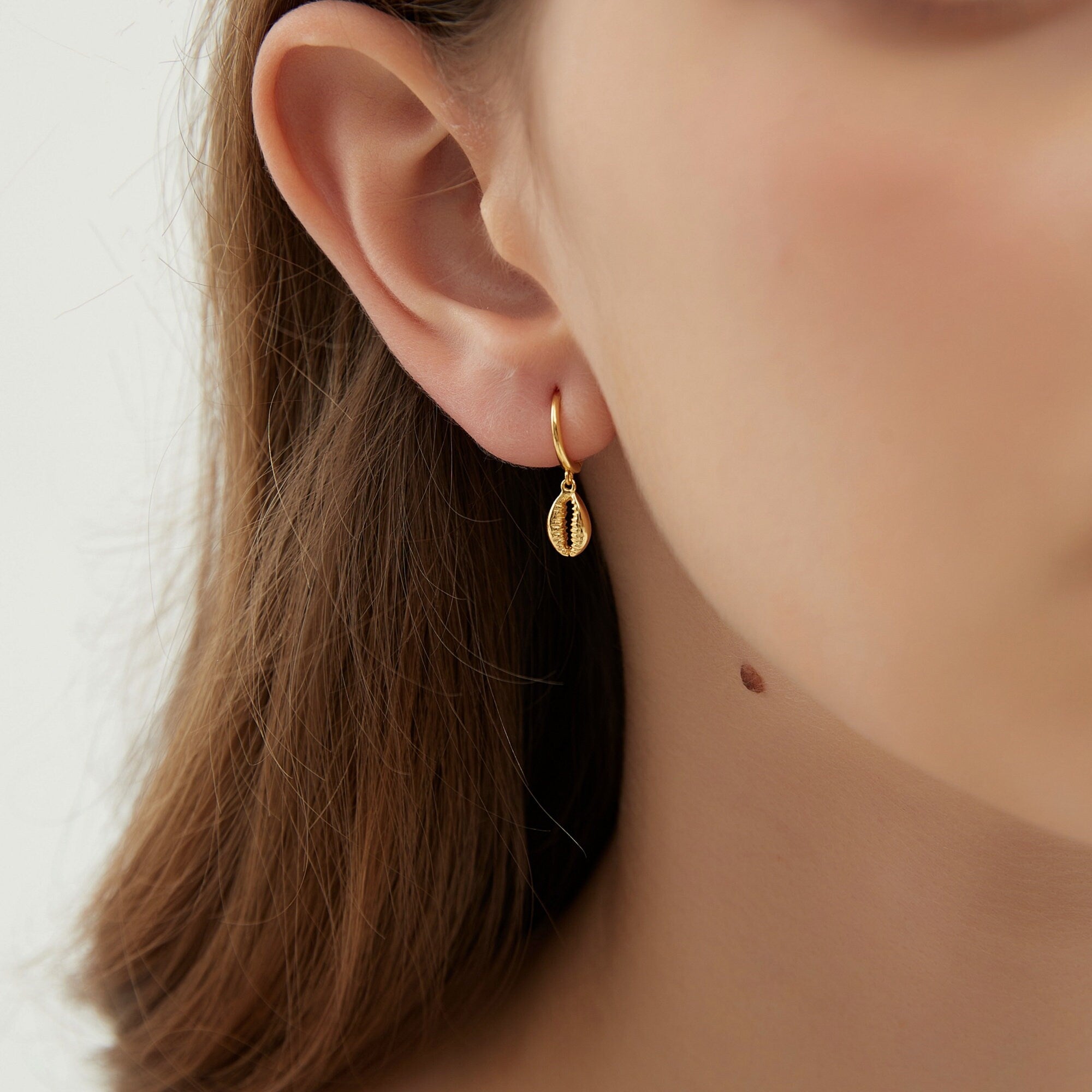 Petites Boucles d’oreilles Mini Créoles Plaqué Or Cauris coquillage style bohème, Mini Créoles Huggie Clou, Boucles Cadeau Fête des Mères