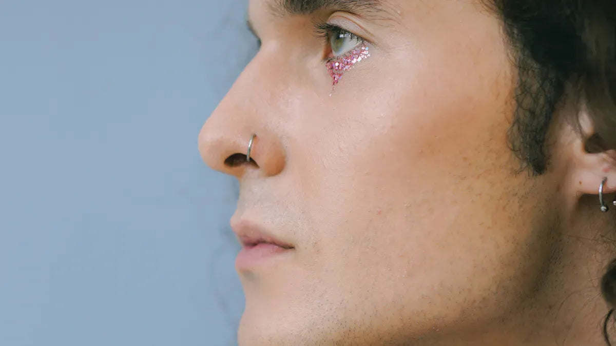 Piercing qui gonfle : Comment différencier une réaction normale d'un début d'infection ?