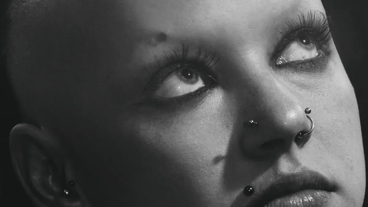 Tout savoir sur le piercing Philtrum (Medusa) : Un look sophistiqué et équilibré