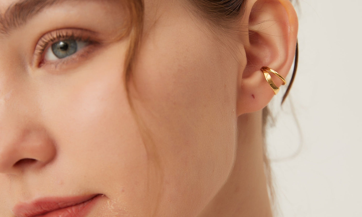 Les différentes façons de porter une bague d'oreille sans perçage