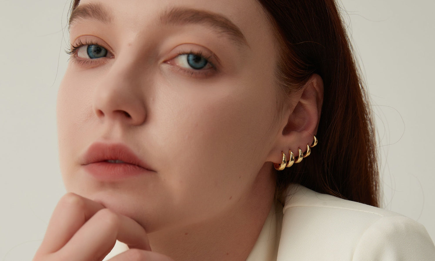 Guide pratique pour mettre et retirer une mini créole facilement