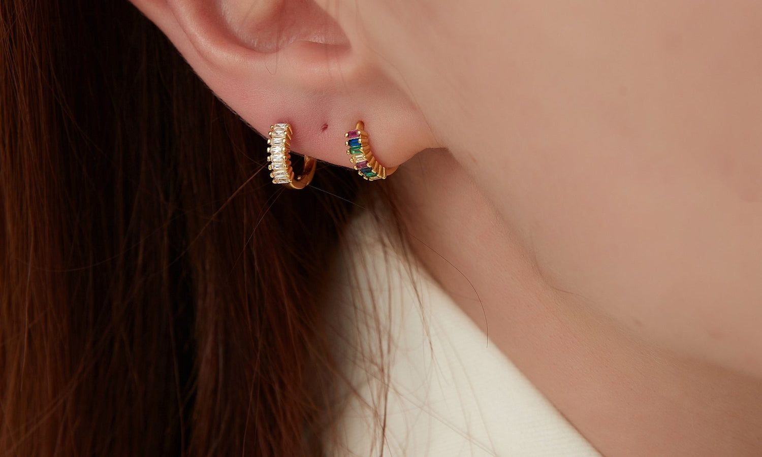 Comment choisir la taille parfaite de mini créoles pour vos piercings d'oreille