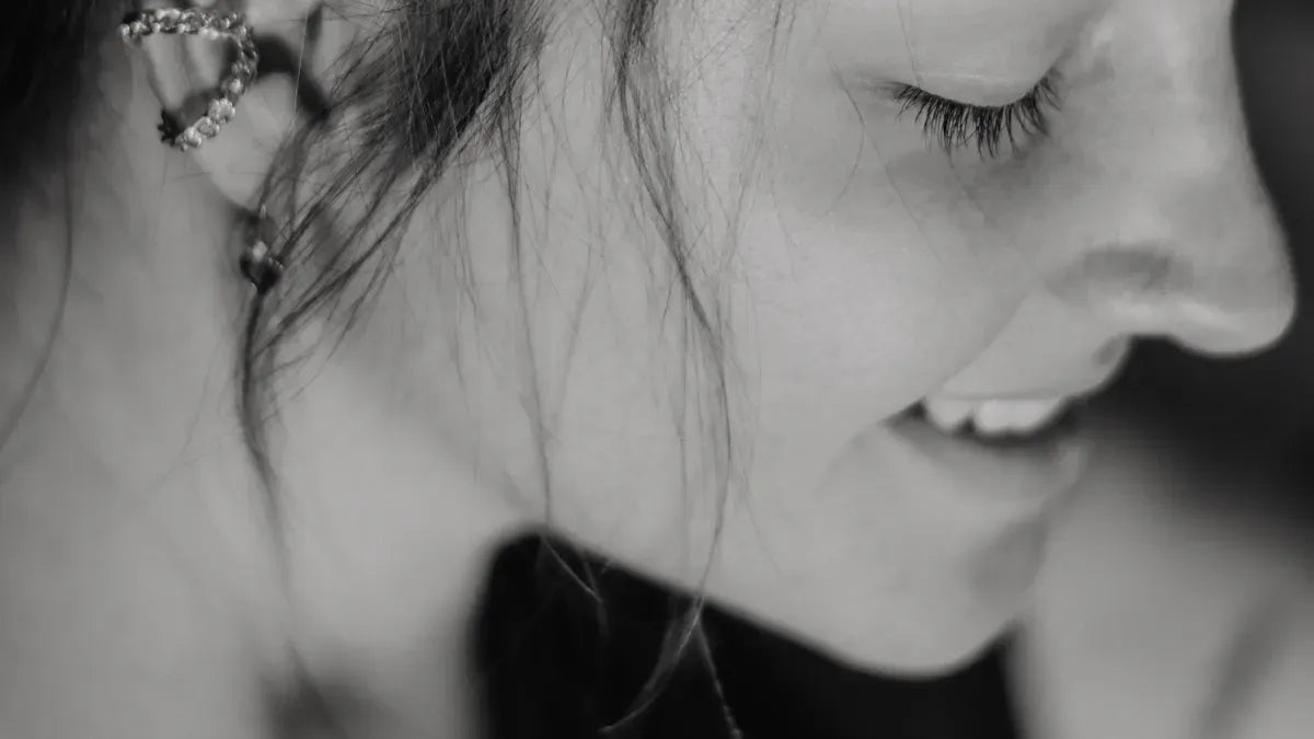 Piercing Mid Hélix : Les Questions Fréquentes + Conseils d’Experts