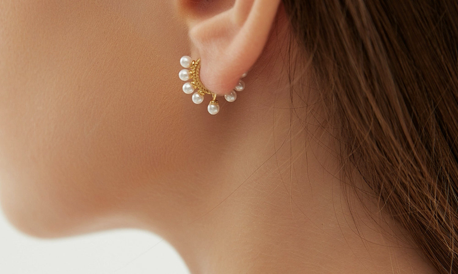 Mini créoles : le bijou discret qui traverse les tendances