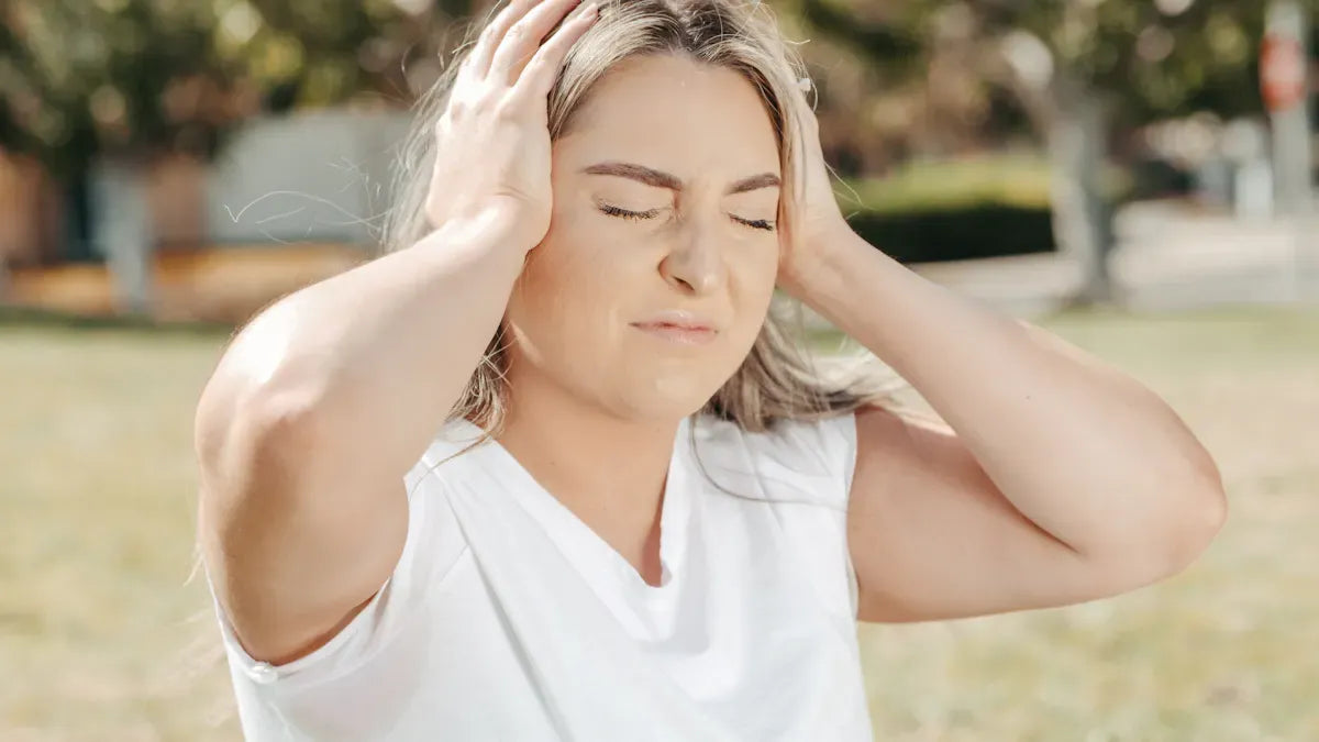 Ce que la science révèle sur le piercing daith et la migraine