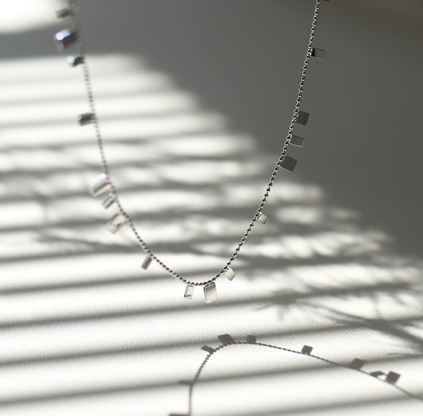 Collier Ras de Cou Breloques Rectangles couleur Or ou Argent