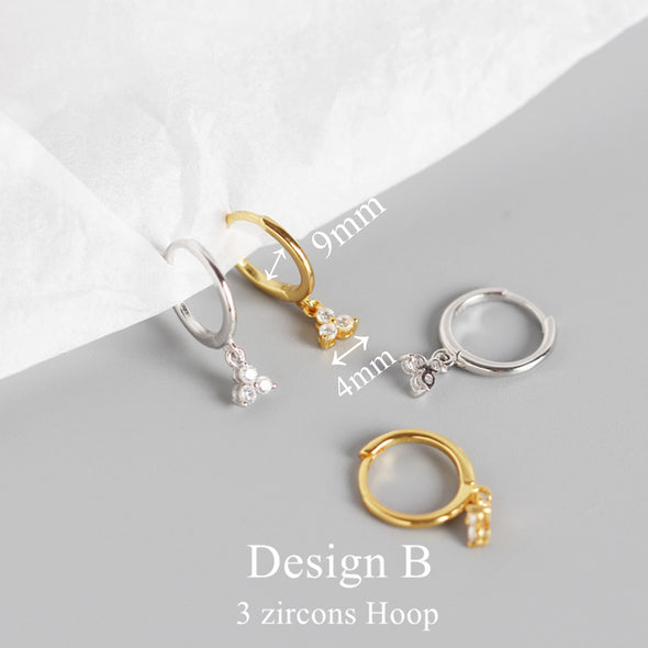 Boucles d'oreille Mini Créole ou Puces Fleurs Trois ou Quatre Zircons