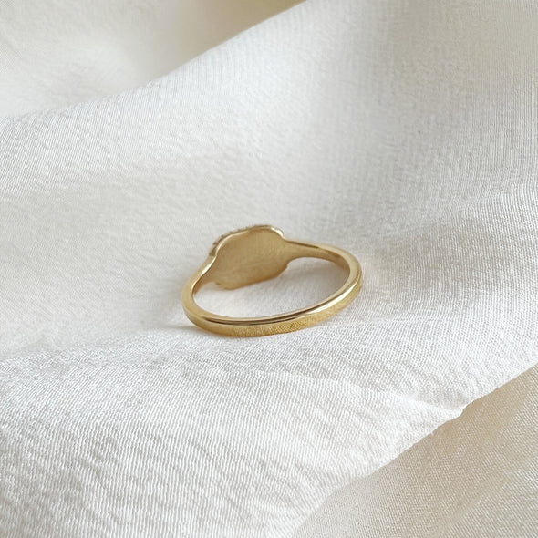 Dainty Gold Rectangle Sunshine Signet Ring with Boho Look