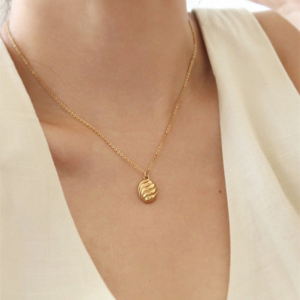 Dainty Gold Shell Shaped Medallion Pendant Layering Necklace