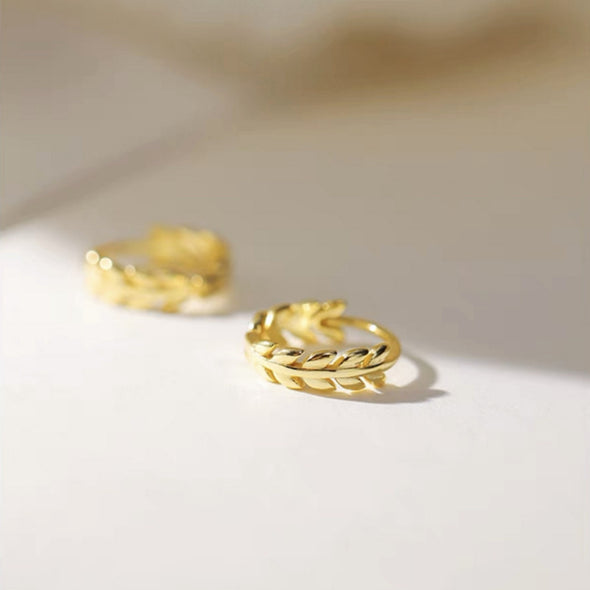 Dainty Tiny Gold or Silver Bay Leaves Huggie Hoop Earrings, Charm Minimaliste hoops earrings, Gifts for her