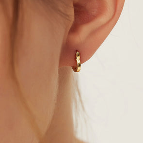 Petites Boucles d’oreilles Mini Créoles Cœur Plaqué Or ou Argent style Minimaliste