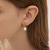 Boucles d’oreilles Mini Créoles pendantes Or avec perles de culture style boho, bijou mariage, cadeau de Saint-Valentin pour elle