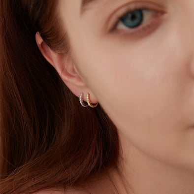 Petites boucles d&#39;oreilles Mini Créoles Imitation Diamant Zircon Plaqué Or ou Argent Style Minimaliste
