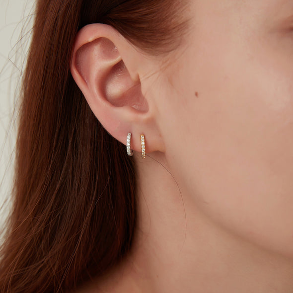 Petites boucles d&#39;oreilles Mini Créoles Imitation Diamant Zircon Plaqué Or ou Argent Style Minimaliste