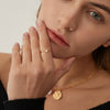 Bague Anneau Torsadée Fine Plaqué or avec Diamant Ovale en Zircon Blanc style Minimaliste, Cadeau pour elle