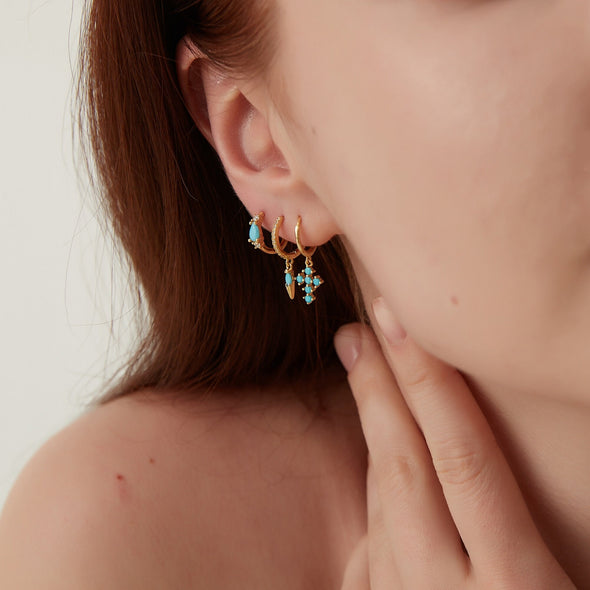 Petites boucles d&#39;oreilles Mini Créoles Blue Turquoise Plaqué Or ou Argent Rhodié Style Bohème, Trois Différents Modèles