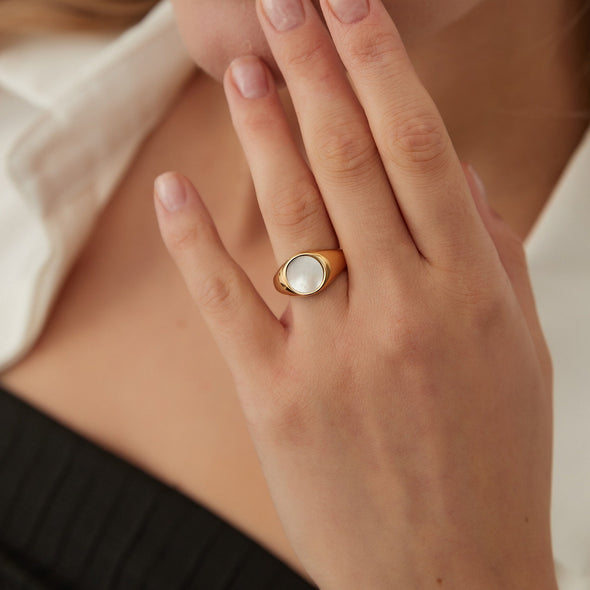 Gold Plated Round White Mother of Pearl Signet Ring, Dainty White Shell Band Ring, Gold White Pinky Gold Ring