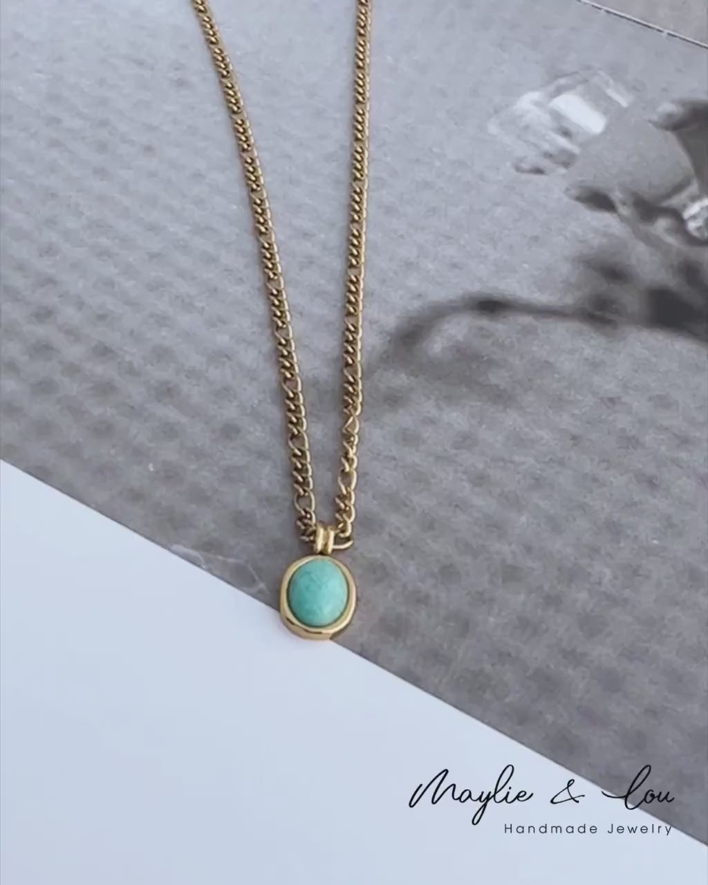 Collier Pendentif Ovale Pierre Semi-précieuse Amazonite avec La Chaîne Type Figaro Plaqué or Style Bohème, Cadeau pour elle