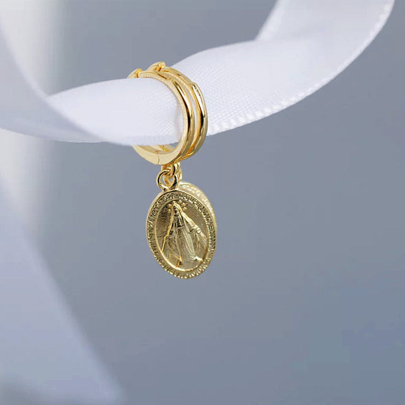 Petites Boucles d’oreilles Créoles Or pendants Médaille Miraculeuse  -  bijou mini-créoles catholique en plaqué or  - cadeau pour elle